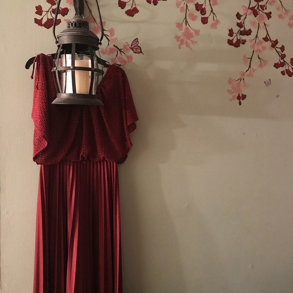 Classy Accordion Vintage Dress - Picture 4 of 7